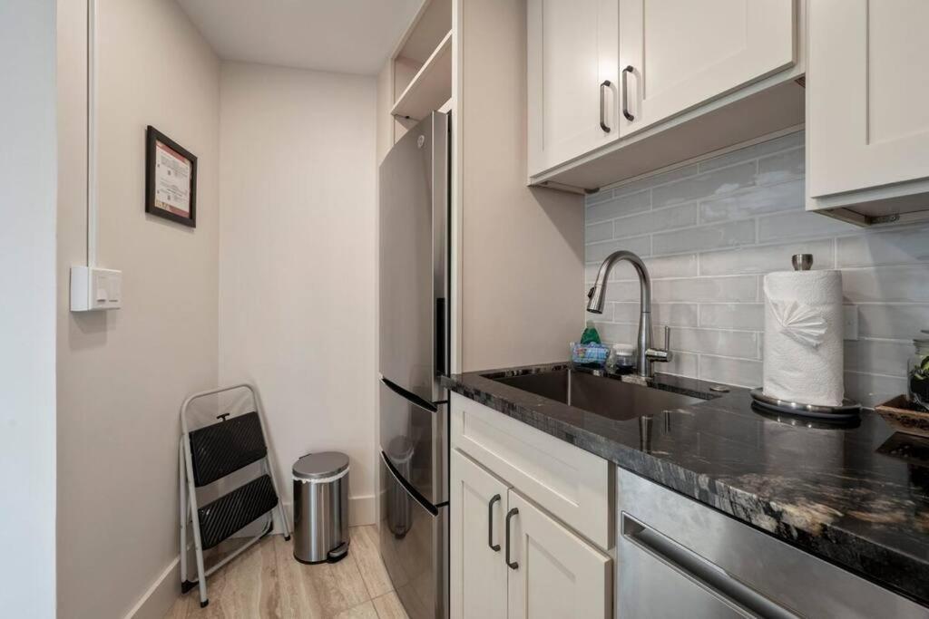 Апартаменти Hale Ono Loa 403- Top Floor, Ocean View, & Complete Modern Remodel Kahana Екстер'єр фото